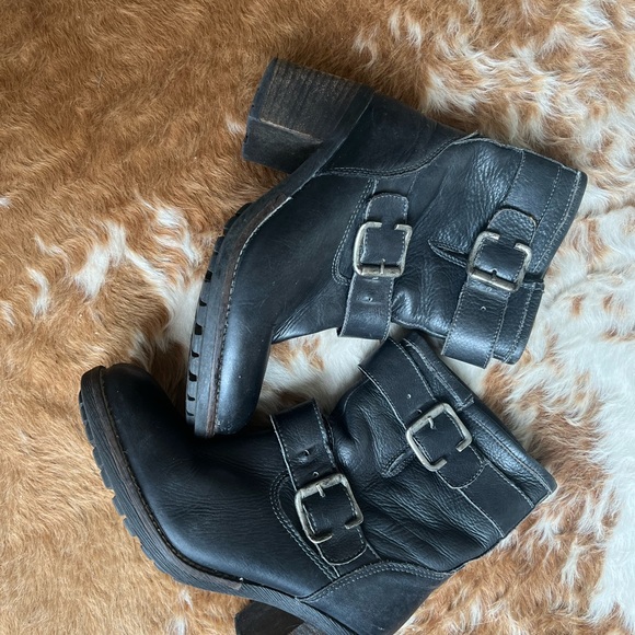 Berdie biker, boots, black lines, rubber soul, but in London - Picture 1 of 3